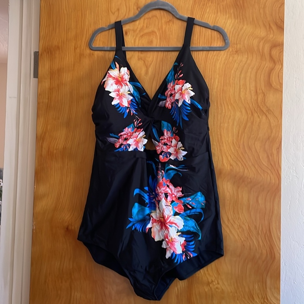 City Chic Womens XL Black Floral One-Piece Bathing Suit Swimwear Padded Buckle
